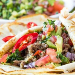 Crêpe salée au bœuf maigre, piment, tomate et avocat façon fajitas